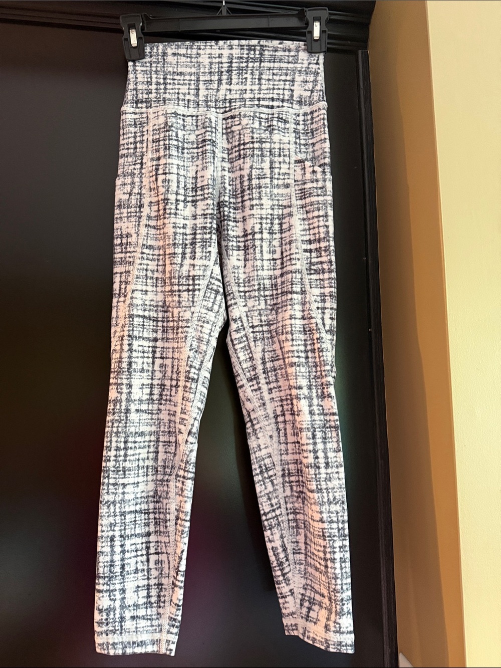 P'tula Black & White Grid-Print Leggings S